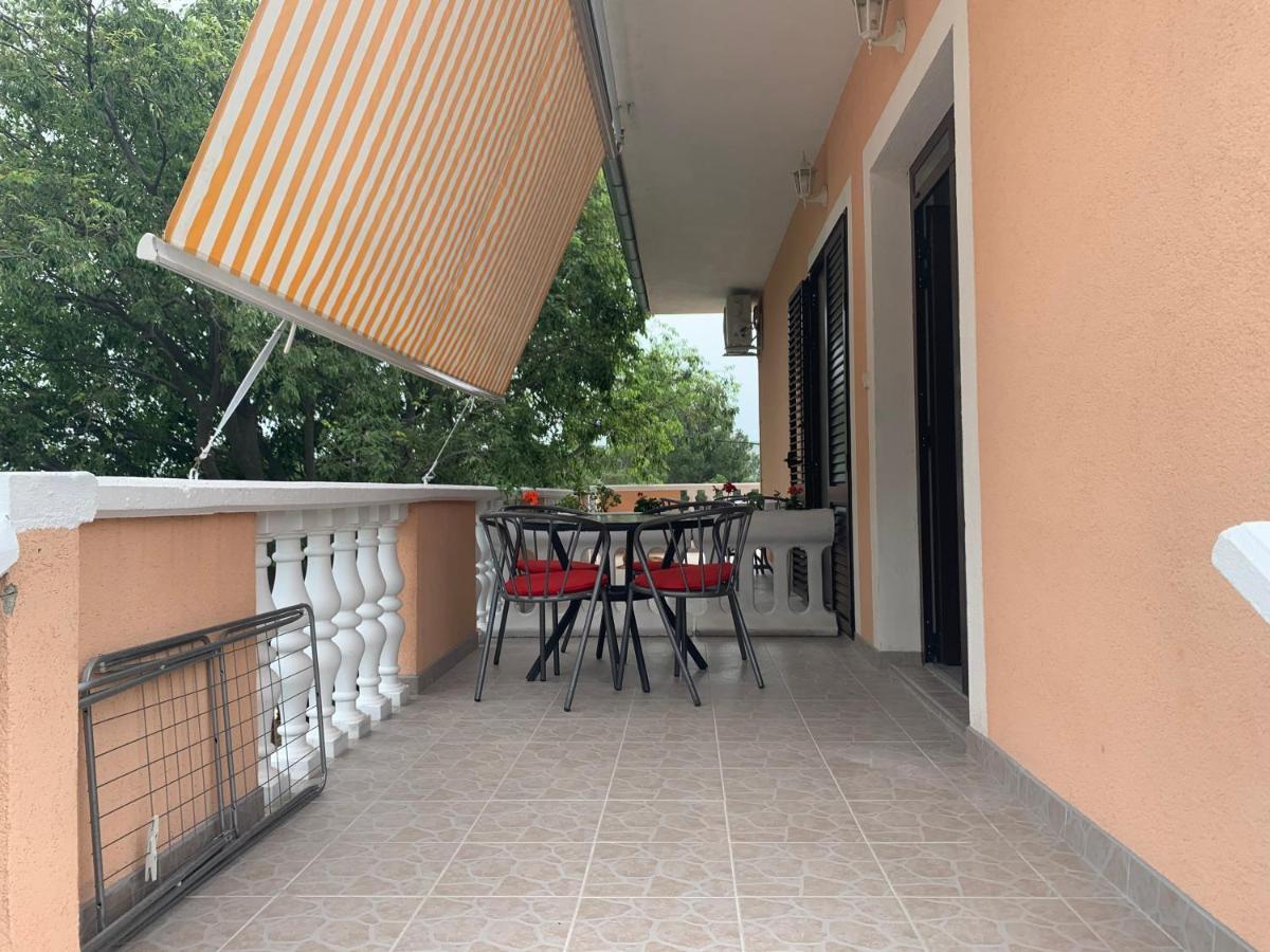Apartmani Spomenka Seline Exterior foto