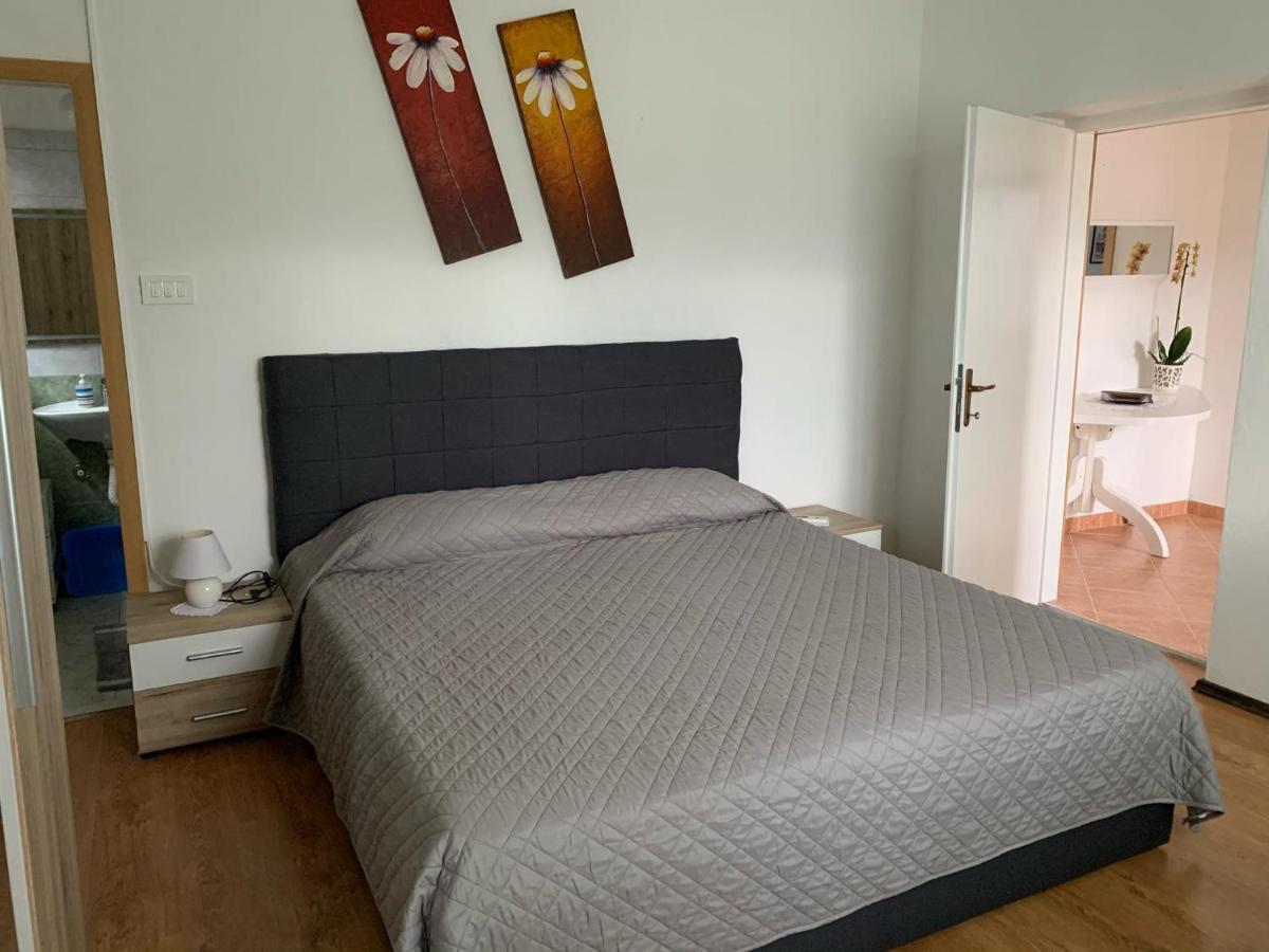 Apartmani Spomenka Seline Exterior foto